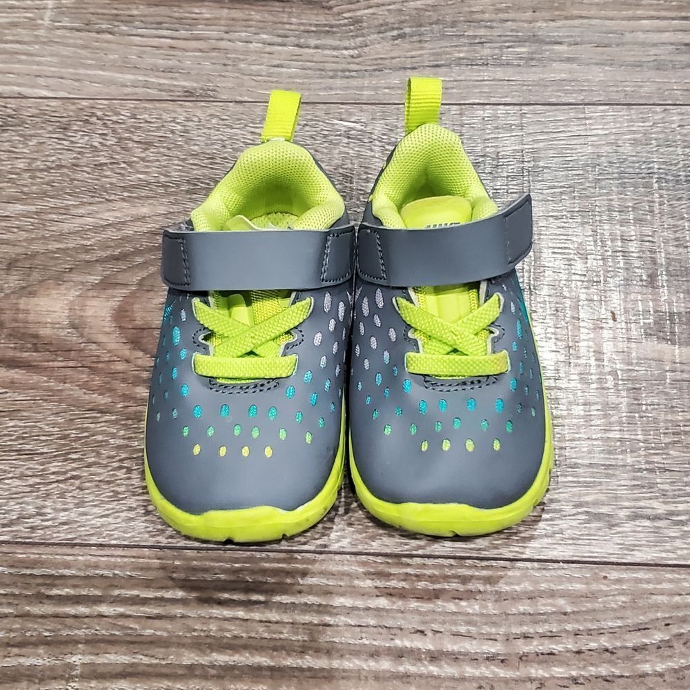 Baby Boys Nike Sneakers Size 4 Gray and Lime Kids Sneakers - Picture 2 of 6